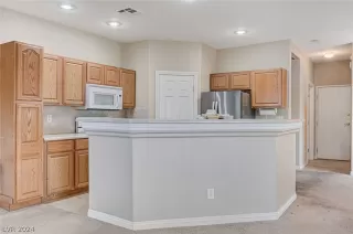 Photo #6: 2587029 Listing