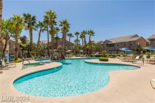 Photo #1: 2587036 Listing 