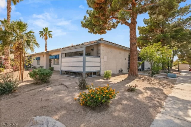 MLS: 2587096 Condo For Sale