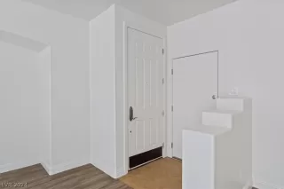 Photo #3: 2587119 Listing