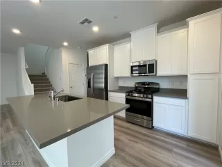 Photo #4: 2587221 Listing 