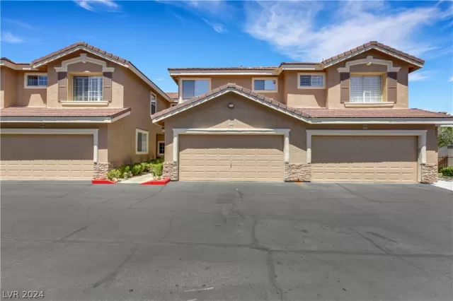 MLS: 2587253 Condo For Sale