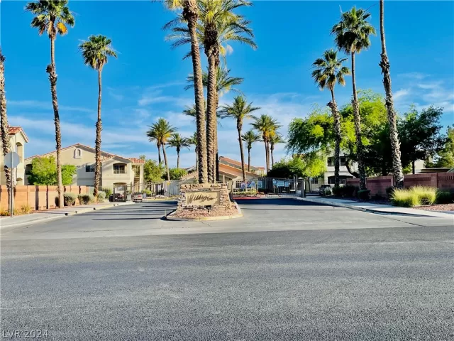 MLS: 2587278 Condo For Sale