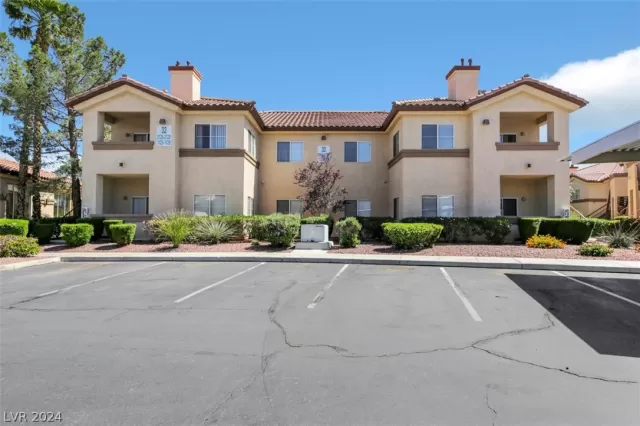 MLS: 2587290 Condo For Sale