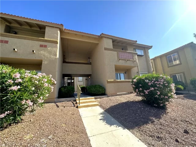 MLS: 2587333 Condo For Sale