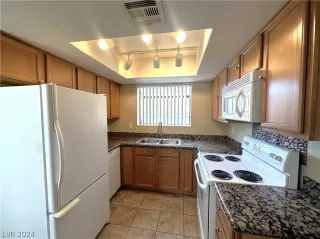 Photo #1: 2587333 Listing