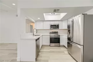 Photo #1: 2587363 Listing