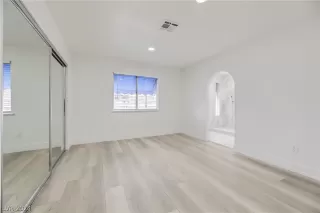 Photo #5: 2587363 Listing