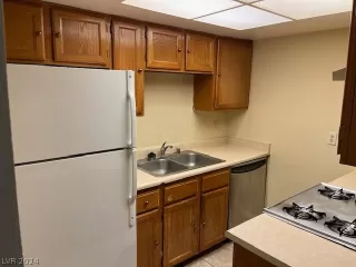 Photo #3: 2587367 Listing