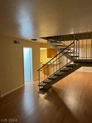 Photo #4: 2587367 Listing