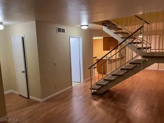 Photo #5: 2587367 Listing