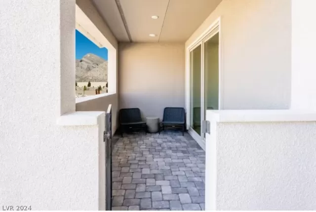 MLS: 2587433 Condo For Sale