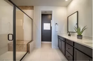 Photo #4: 2587433 Listing