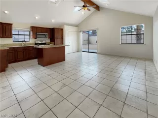 Photo #5: 2587464 Listing