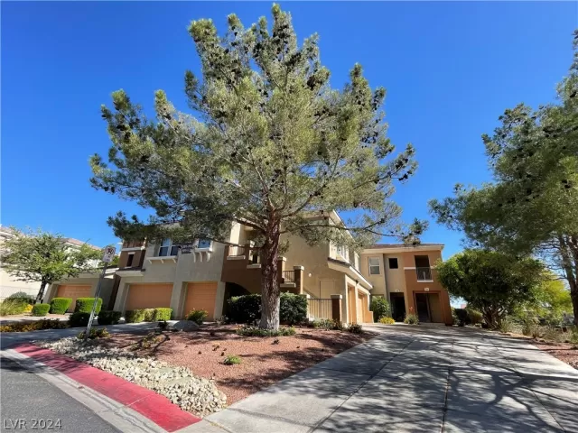 MLS: 2587562 Condo For Sale