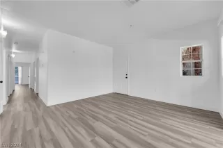 Photo #4: 2587603 Listing