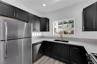 Photo #5: 2587603 Listing