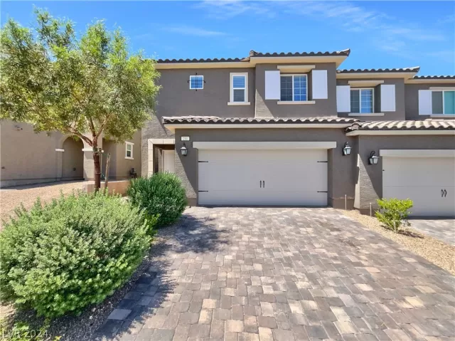 MLS: 2587604 Condo For Sale