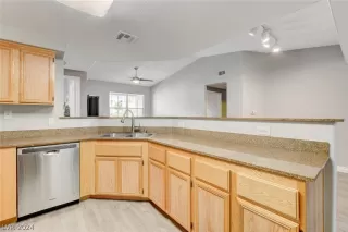 Photo #3: 2587667 Listing