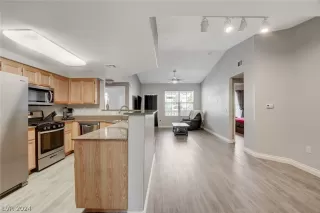 Photo #5: 2587667 Listing