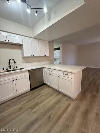 Photo #2: 2587688 Listing 