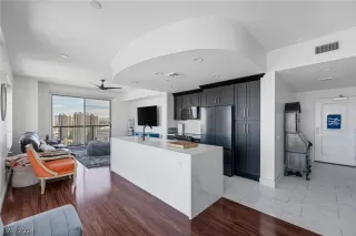 Photo #3: 2587745 Listing 