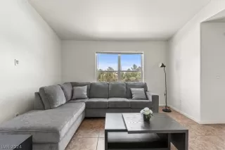 Photo #4: 2587746 Listing