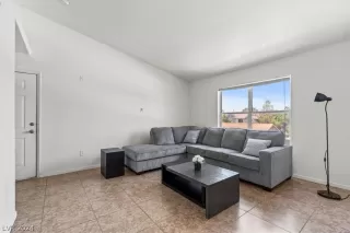 Photo #5: 2587746 Listing