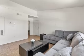 Photo #6: 2587746 Listing