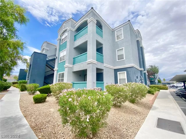 MLS: 2587759 Condo For Sale