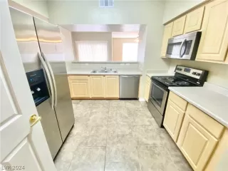 Photo #3: 2587759 Listing 