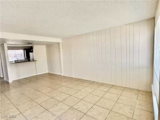 Photo #3: 2587764 Listing