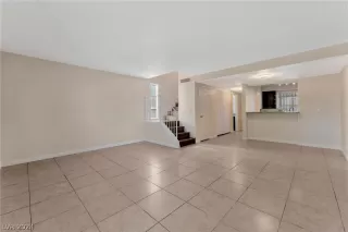 Photo #4: 2587764 Listing