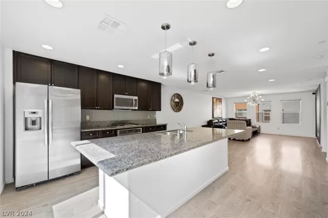 MLS: 2587823 Condo For Sale