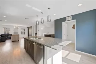 Photo #3: 2587823 Listing