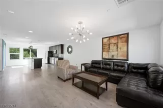 Photo #4: 2587823 Listing