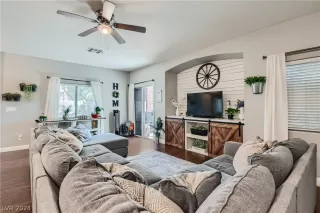 Photo #5: 2587842 Listing 