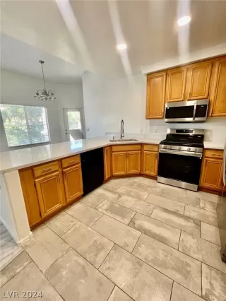 Photo #3: 2587862 Listing 