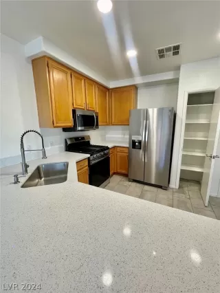 Photo #4: 2587862 Listing 