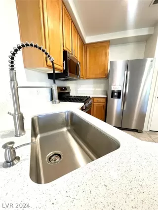 Photo #5: 2587862 Listing 