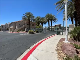 Photo #5: 2587877 Listing 