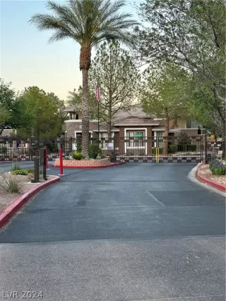 Photo #1: 2587878 Listing 