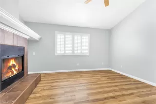 Photo #4: 2587886 Listing