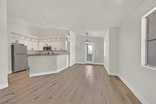 Photo #2: 2587888 Listing