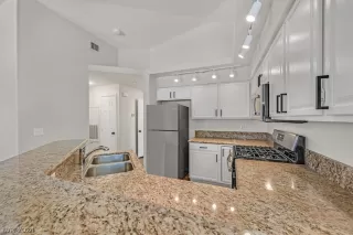 Photo #4: 2587888 Listing