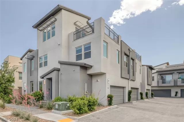 MLS: 2587917 Condo For Sale