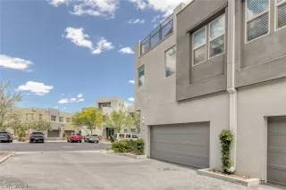 Photo #2: 2587917 Listing