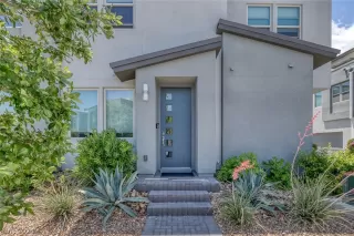 Photo #5: 2587917 Listing