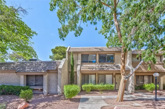 MLS: 2587927 Condo For Sale