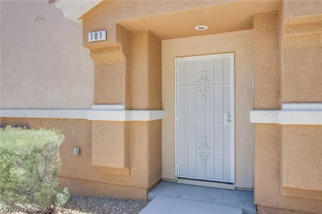 MLS: 2587956 Condo For Sale